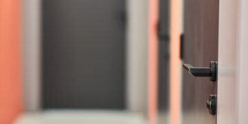 Czym różnią się podstawowe rodzaje zamków do drzwi?
